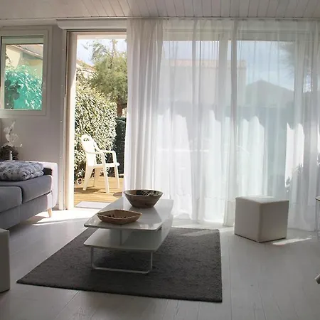 Jolie Bord De Acces Direct 빌라 *