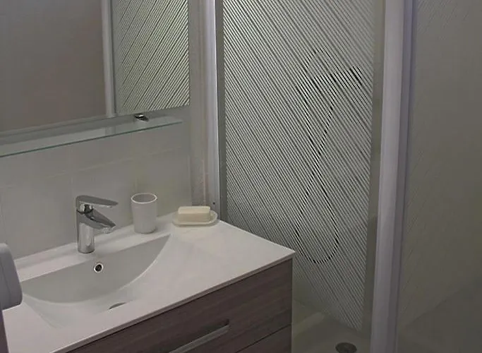 Jolie Bord De Acces Direct Frontignan